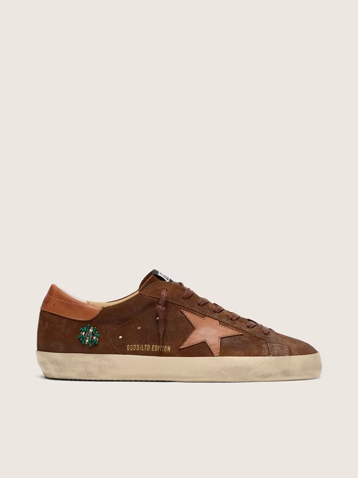1 Super-Star LTD in brown suede with brick-red leather star and embroidery with green beads - Image 1