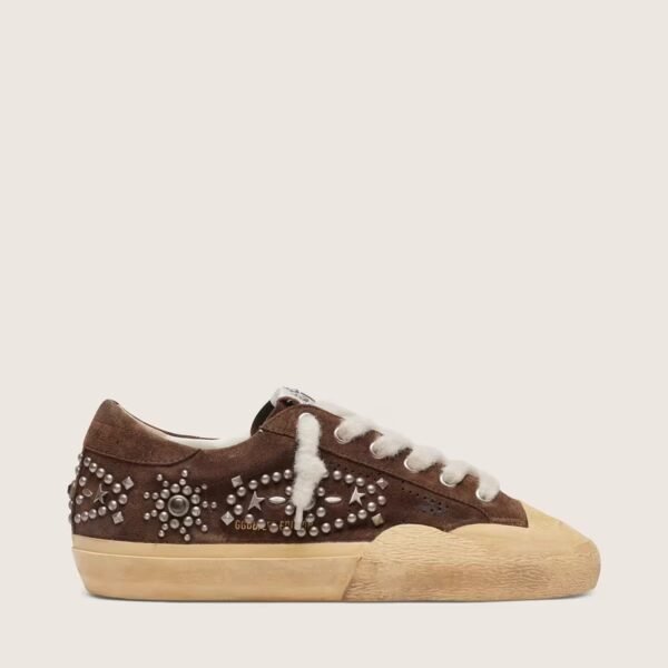 Super-Star Penstar in brown suede with studs